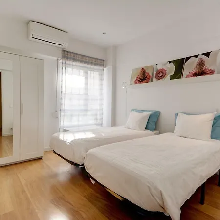 Bairro Azul - Av. Ressano Garcia Apartment *